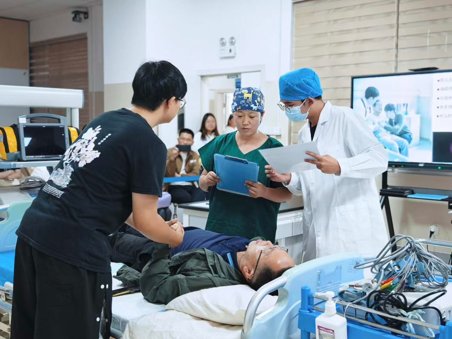 米兰milan官方网站教师在云南省首届标准化病人教学案例大赛中斩获佳绩